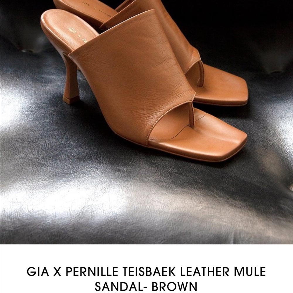 Gia X Pernille Tiesboek Mukea